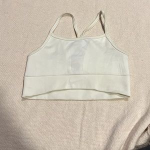 CRÈME NIKE SPORTS BRA